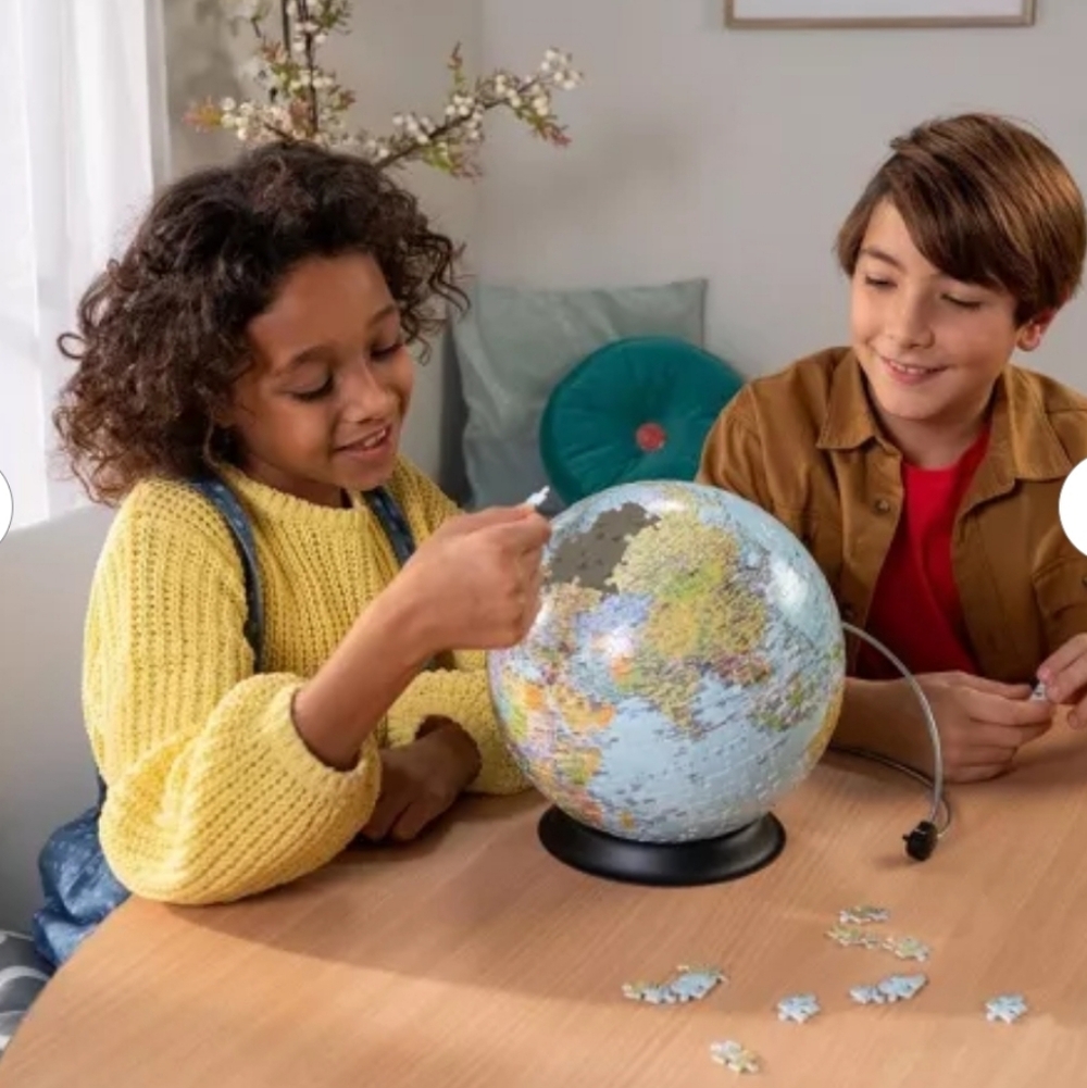 World Globe In 3D 540 Plastic Piece Puzzle With Stand Artsy Collectible Gift New